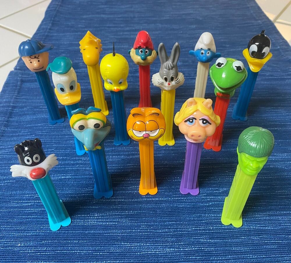 Lot of 14 Vintage PEZ Dispensers Cartoon Characters Hulk Garfield Smurfs + 21B